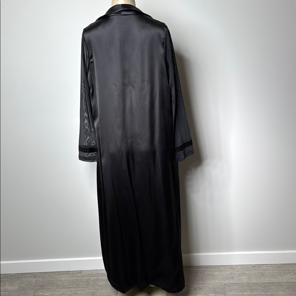 AKIRA kourt takes Miami satin summer duster - Picture 6 of 8